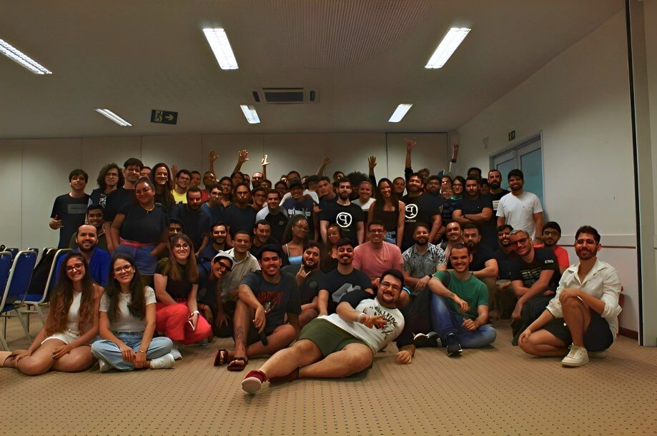 Foto de todos os participantes do PotiDay JS